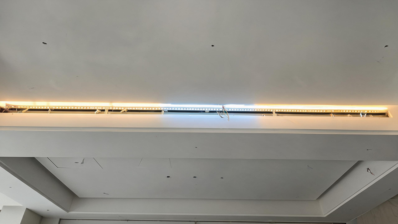 jimeng-2026-07-28-9807-COB 灯带现场色差返工实景,真实工装吊顶施工场景,直观展示无 SDCM 管控劣... jimeng-2026-07-28-9807-COB 灯带现场色差返工实景,真实工装吊顶施工场景,直观展示无 SDCM 管控劣...
